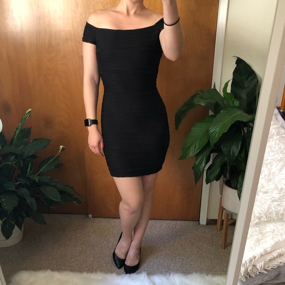 Dresses & Skirts - Black Bodycon Dress